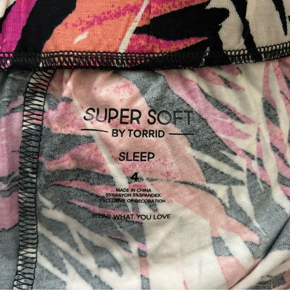 Torrid Sleep Lounge Super Soft Lace Trim Short - 4X - Picture 3 of 8